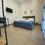 Vesuvio Rainbow Fly Apartment